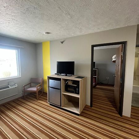 Super 8 By Wyndham Blair Hotel Luaran gambar
