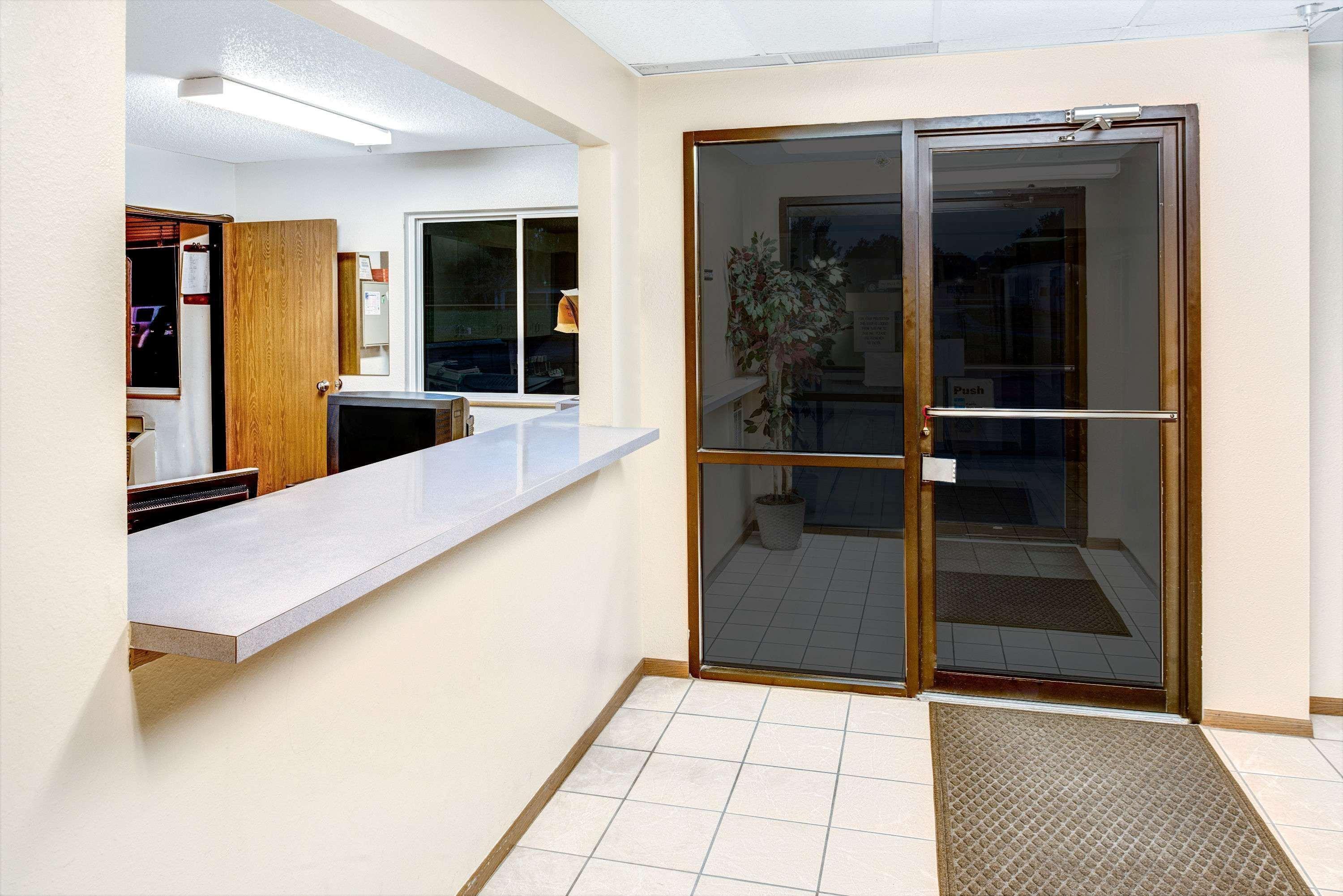 Super 8 By Wyndham Blair Hotel Luaran gambar