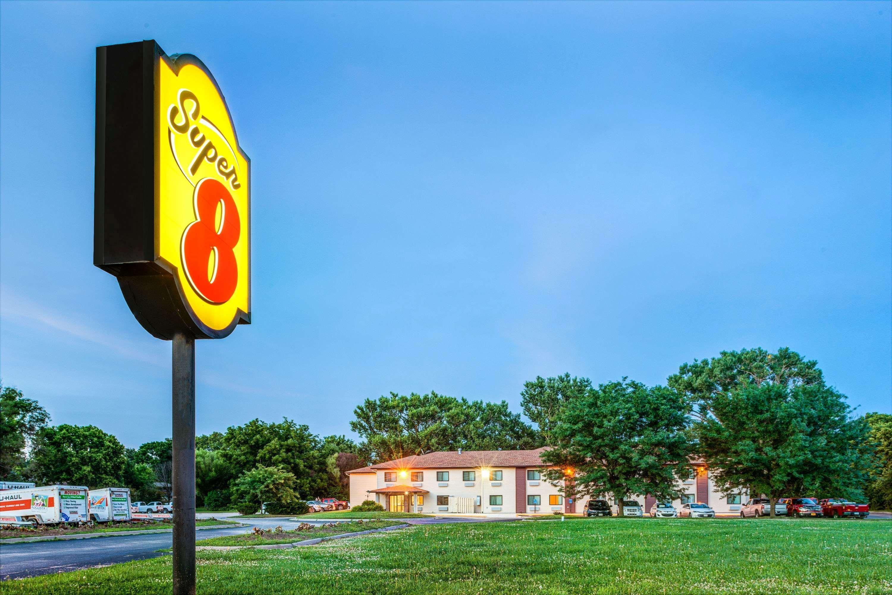 Super 8 By Wyndham Blair Hotel Luaran gambar